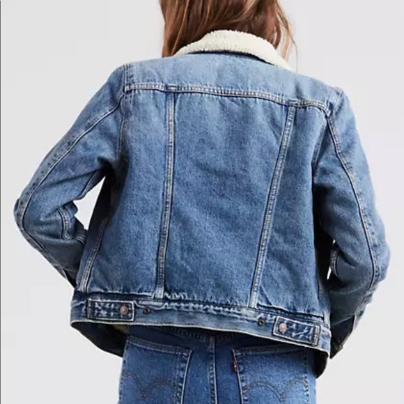 Size medium Levi’s original Sherpa trucker jacket - Picture 3 of 3